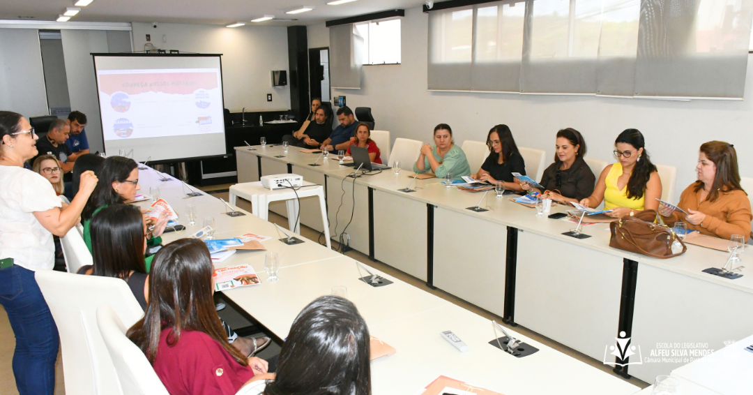 Mesa Diretora e Comissão de Educação apresentam projetos da Escola do Legislativo aos diretores das escolas do município