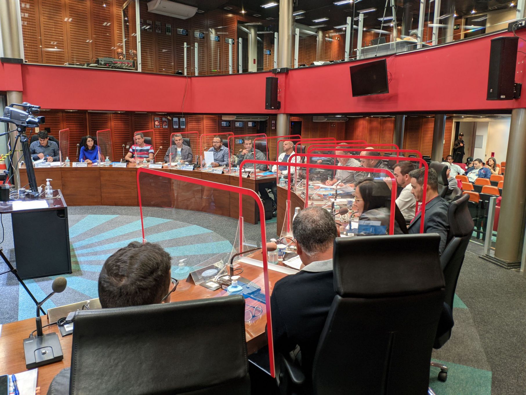 Vereadores em reunião